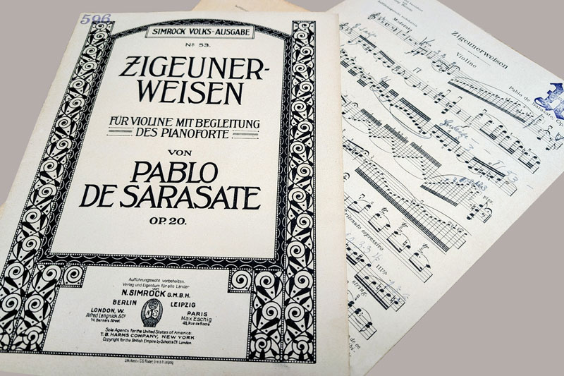 mehrere Notenblätter, auf denen der Titel »Zigeunerweisen« zu lesen ist